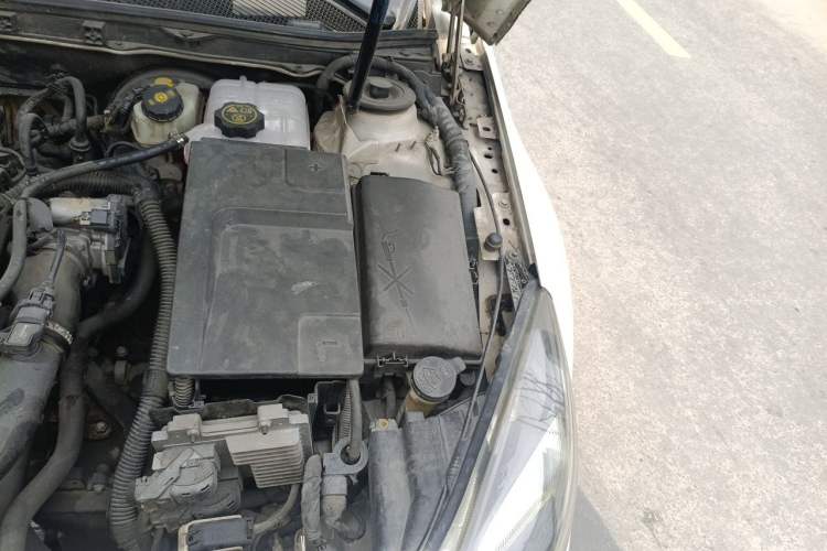 Used Buick Regal 2015 1.6T Fashion Tech Model Engine Bay Left