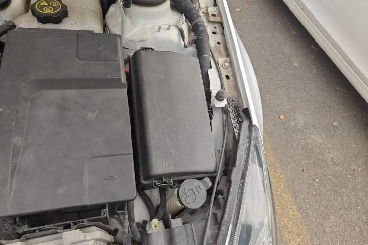 Used Buick Regal 2015 1.6T Elite Tech Model Engine Bay Left