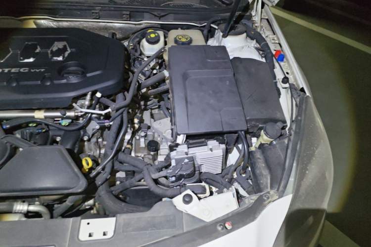 Used Buick Regal 2015 2.0L Leading Fashion Edition Engine Bay Left