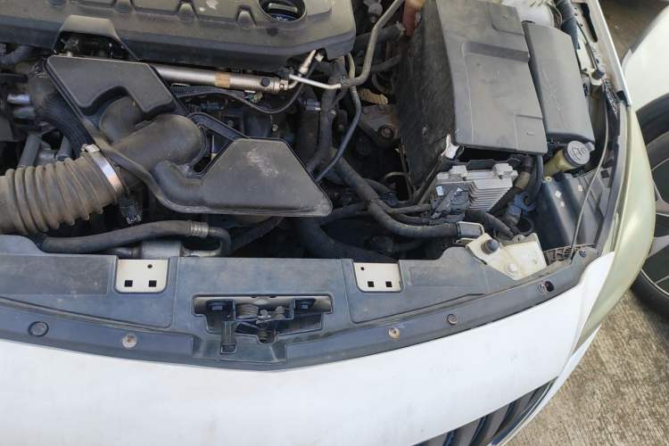 Used Buick Regal 2015 2.0L Elite Fashion Edition Engine Bay Left