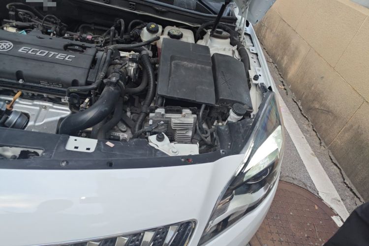 Used Buick Regal 2015 1.6T Elite Tech Model Engine Bay Left