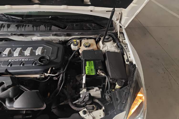 Used Buick Regal 2015 2.0L Elite Fashion Edition Engine Bay Left