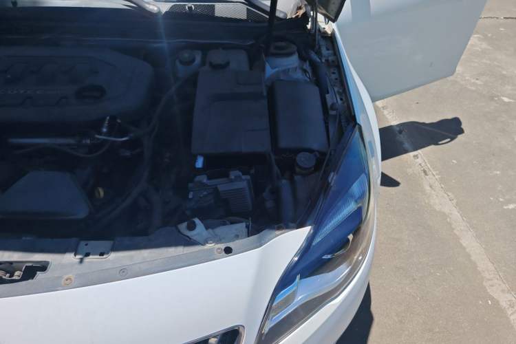 Used Buick Regal 2015 2.0L Leading Fashion Edition Engine Bay Left