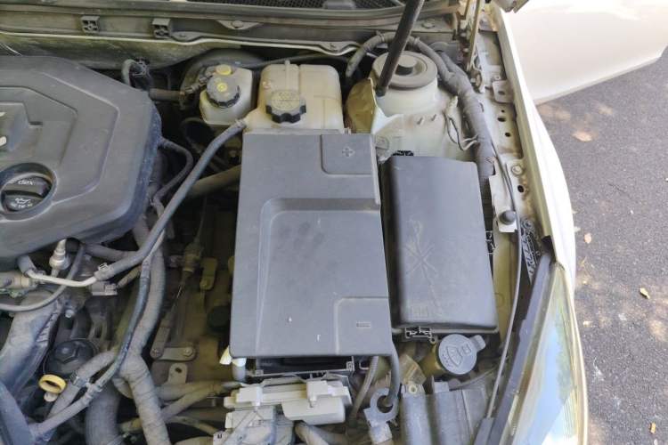 Used Buick Regal 2015 2.0L Leading Fashion Edition Engine Bay Left