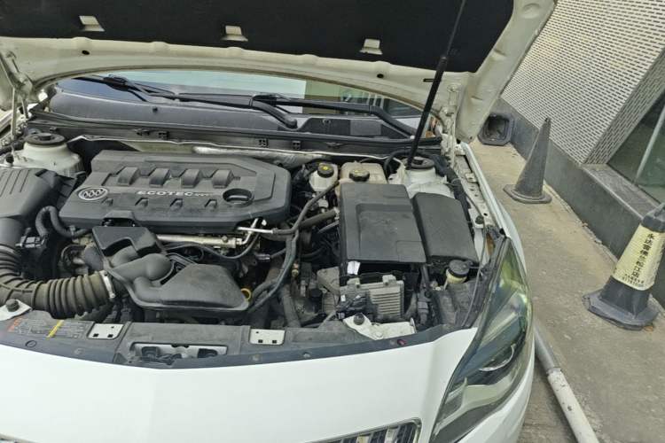 Used Buick Regal 2015 2.0L Leading Fashion Edition Engine Bay Left