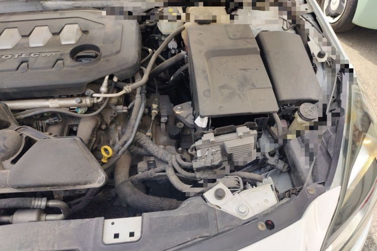 Used Buick Regal 2015 2.0L Elite Fashion Edition Engine Bay Left