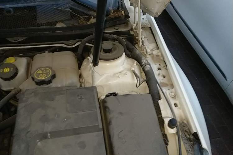 Used Buick Regal 2015 2.0L Leading Fashion Edition Engine Bay Left