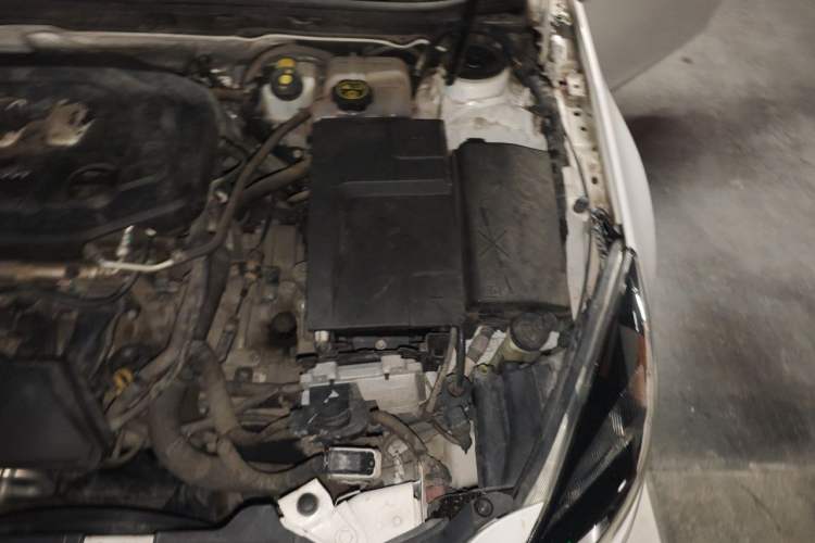 Used Buick Regal 2015 2.0L Elite Fashion Edition Engine Bay Left