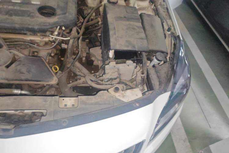 Used Buick Regal 2015 2.0L Elite Fashion Edition Engine Bay Left