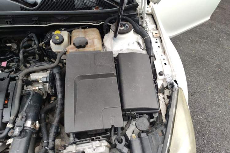 Used Buick Regal 2015 1.6T Fashion Tech Model Engine Bay Left