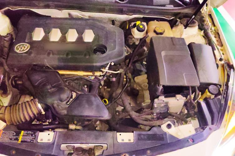 Used Buick Regal 2015 2.0L Leading Fashion Edition Engine Bay Left
