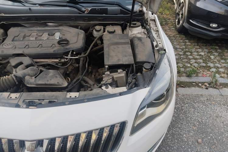 Used Buick Regal 2015 2.0L Leading Fashion Edition Engine Bay Left