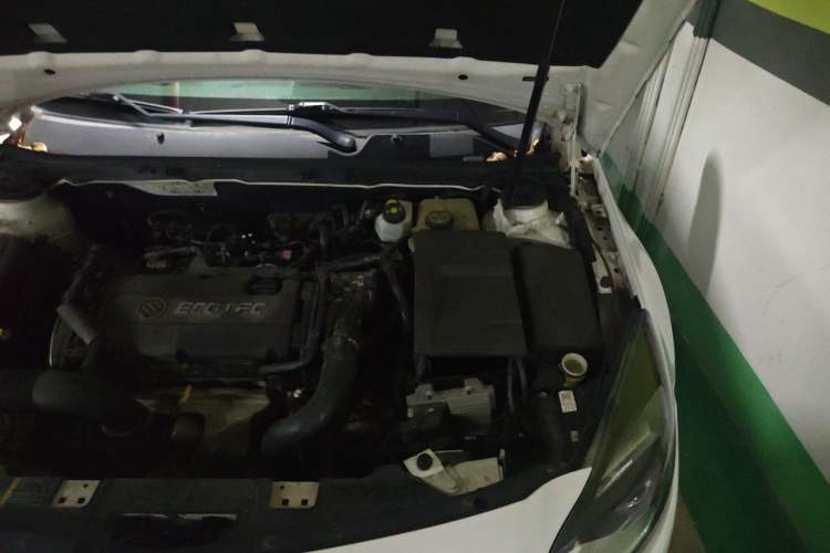 Used Buick Regal 2015 1.6T Elite Tech Model Engine Bay Left