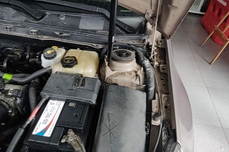 Used Buick Regal 2015 1.6T Elite Tech Model Engine Bay Left