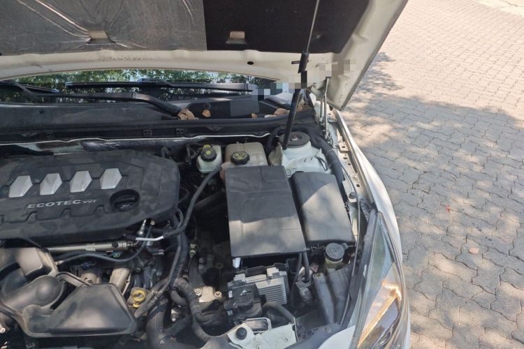 Used Buick Regal 2015 2.0L Leading Fashion Edition Engine Bay Left