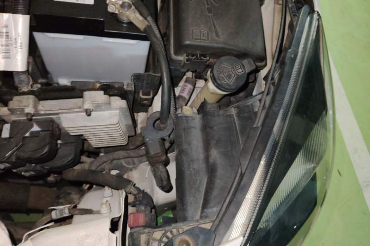 Used Buick Regal 2015 2.0L Elite Fashion Edition Engine Bay Left