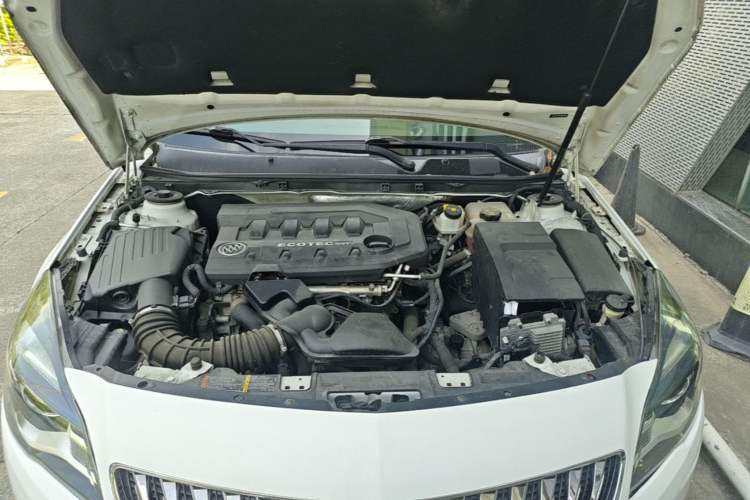 Used Buick Regal 2015 2.0L Leading Fashion Edition Engine Bay