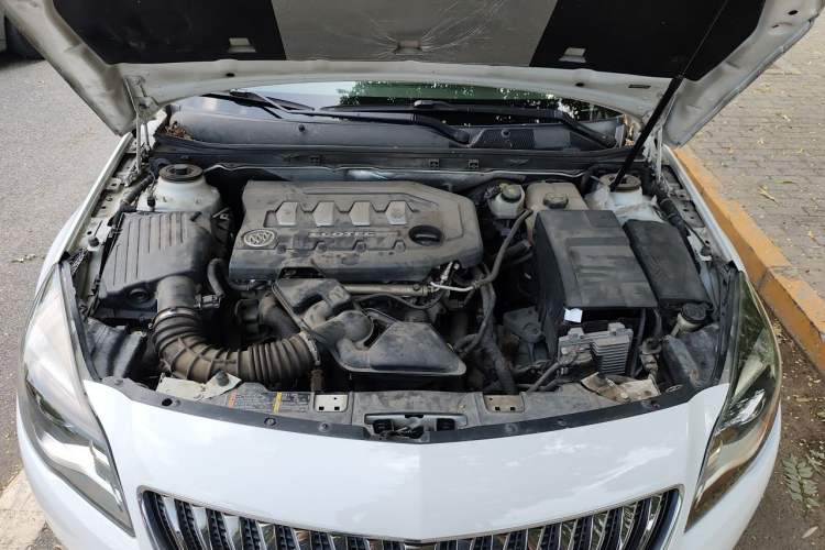 Used Buick Regal 2015 2.0L Leading Fashion Edition Engine Bay