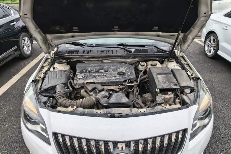 Used Buick Regal 2015 2.0L Leading Fashion Edition Engine Bay