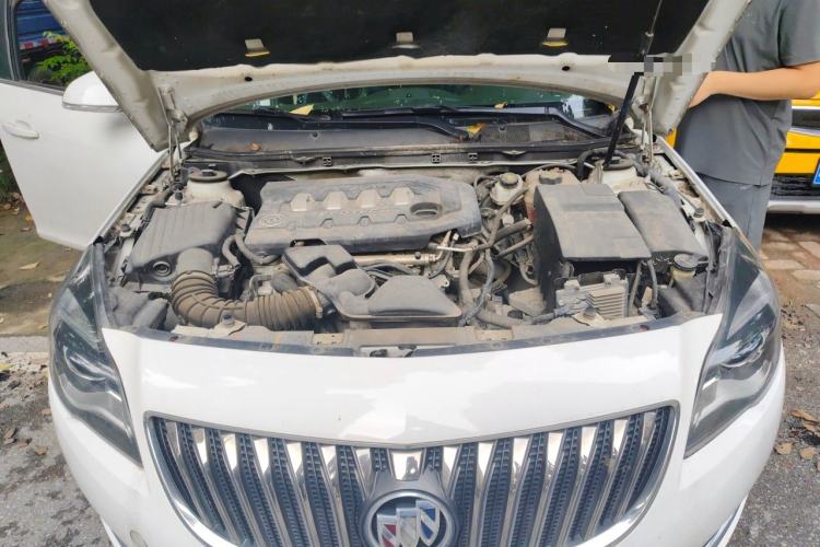 Used Buick Regal 2015 2.0L Leading Fashion Edition Engine Bay