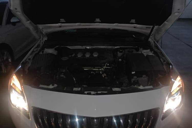 Used Buick Regal 2015 2.0L Leading Fashion Edition Engine Bay