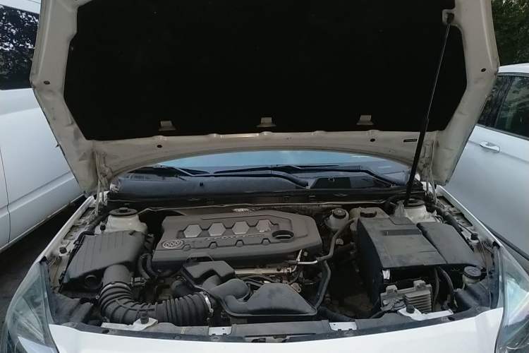 Used Buick Regal 2015 2.0L Leading Fashion Edition Engine Bay