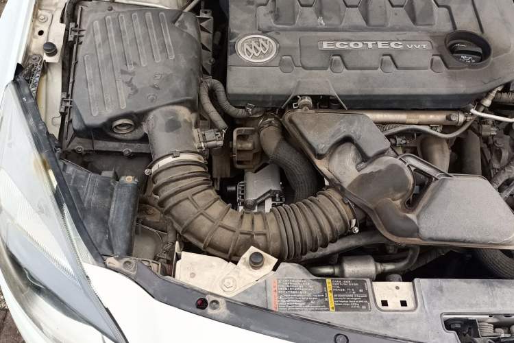 Used Buick Regal 2015 2.0L Elite Fashion Edition Engine Bay Right