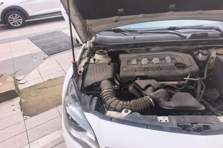 Used Buick Regal 2015 2.0L Elite Fashion Edition Engine Bay Right
