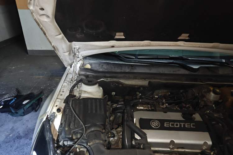 Used Buick Regal 2015 1.6T Elite Tech Model Engine Bay Right