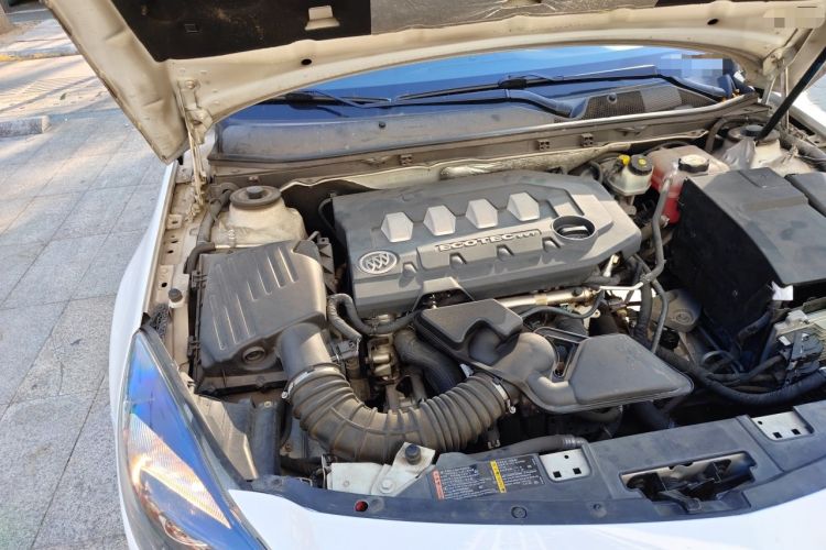 Used Buick Regal 2015 2.0L Elite Fashion Edition Engine Bay Right
