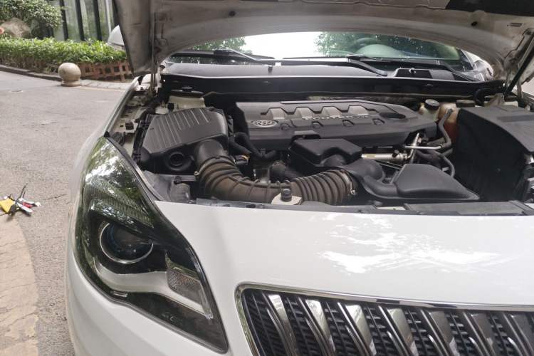 Used Buick Regal 2015 2.0L Elite Fashion Edition Engine Bay Right