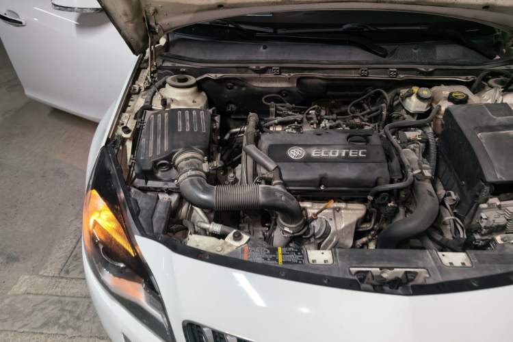 Used Buick Regal 2015 1.6T Elite Tech Model Engine Bay Right