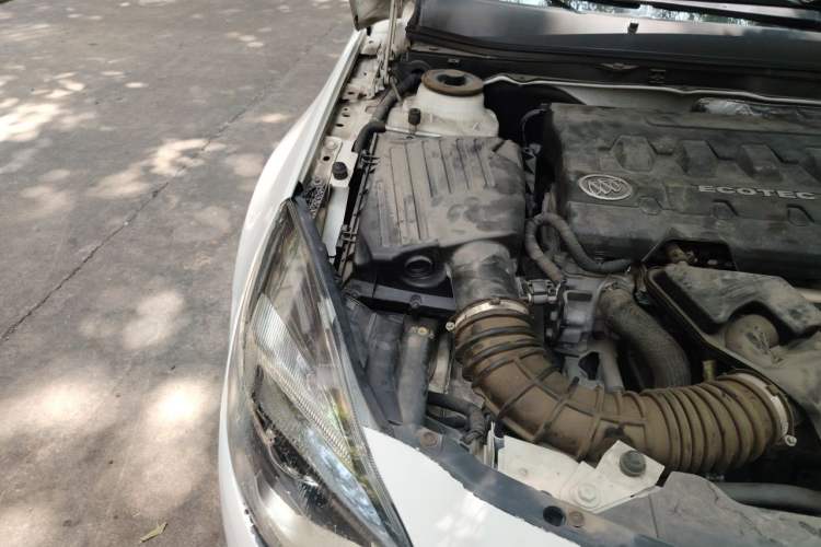 Used Buick Regal 2015 2.0L Leading Fashion Edition Engine Bay Right