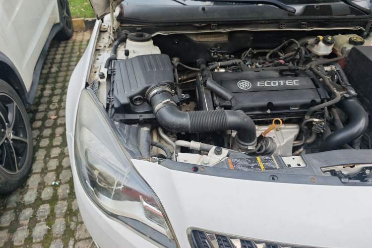 Used Buick Regal 2015 1.6T Elite Tech Model Engine Bay Right
