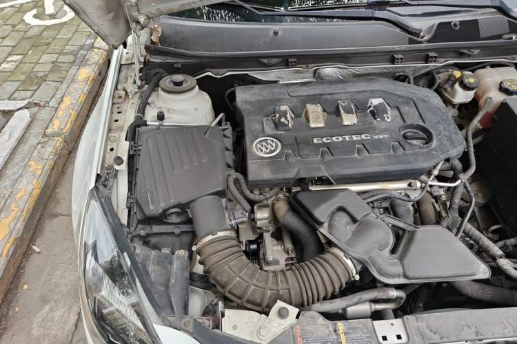 Used Buick Regal 2015 2.0L Leading Fashion Edition Engine Bay Right