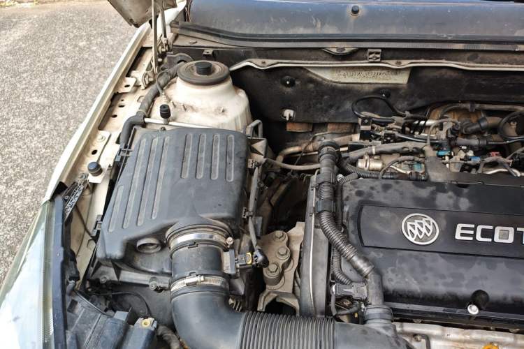 Used Buick Regal 2015 1.6T Elite Tech Model Engine Bay Right
