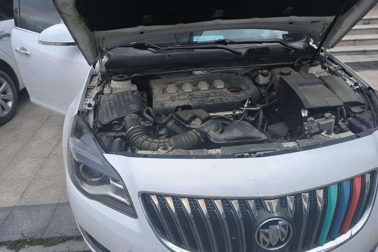 Used Buick Regal 2015 2.0L Elite Fashion Edition Engine Bay Right