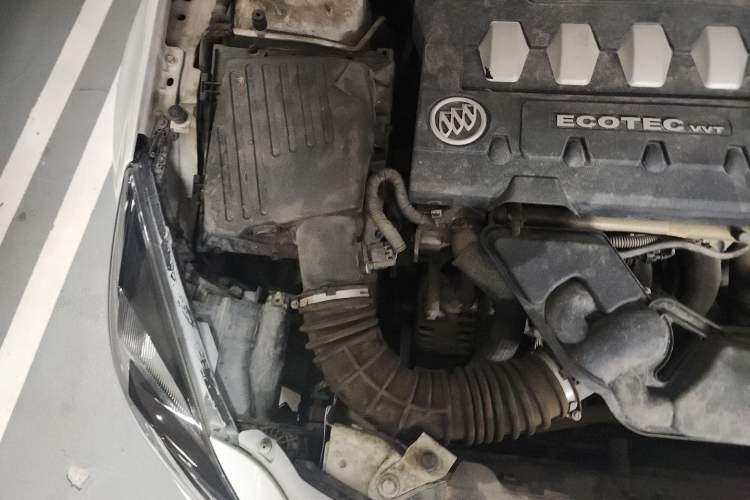 Used Buick Regal 2015 2.0L Elite Fashion Edition Engine Bay Right