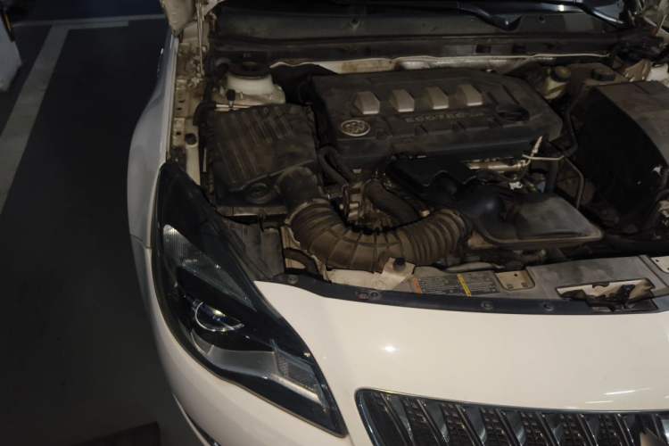 Used Buick Regal 2015 2.0L Leading Fashion Edition Engine Bay Right