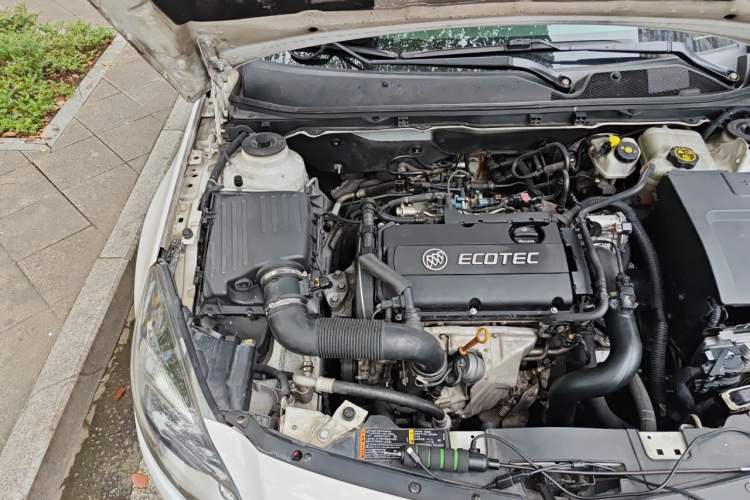 Used Buick Regal 2015 1.6T Elite Tech Model Engine Bay Right