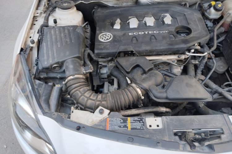 Used Buick Regal 2015 2.0L Elite Fashion Edition Engine Bay Right