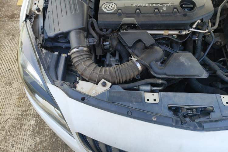 Used Buick Regal 2015 2.0L Elite Fashion Edition Engine Bay Right