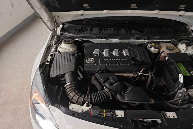 Used Buick Regal 2015 2.0L Elite Fashion Edition Engine Bay Right