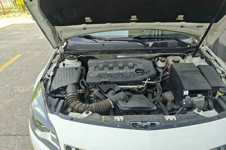 Used Buick Regal 2015 2.0L Leading Fashion Edition Engine Bay Right