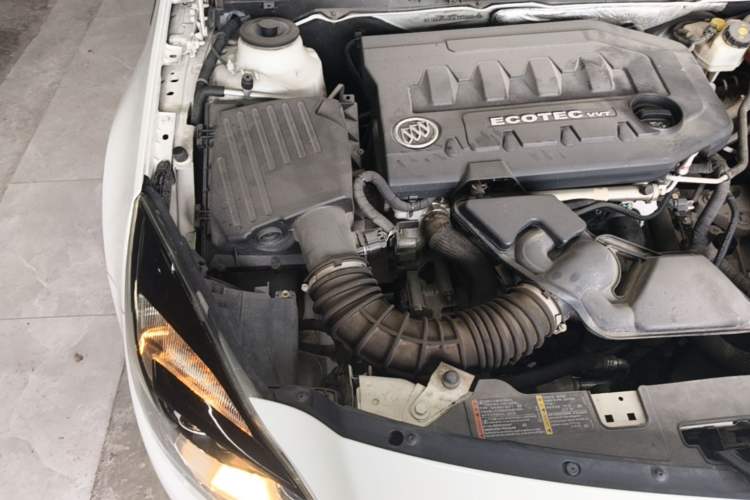 Used Buick Regal 2015 2.0L Elite Fashion Edition Engine Bay Right