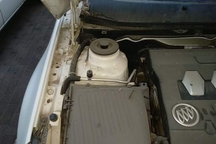 Used Buick Regal 2015 2.0L Leading Fashion Edition Engine Bay Right