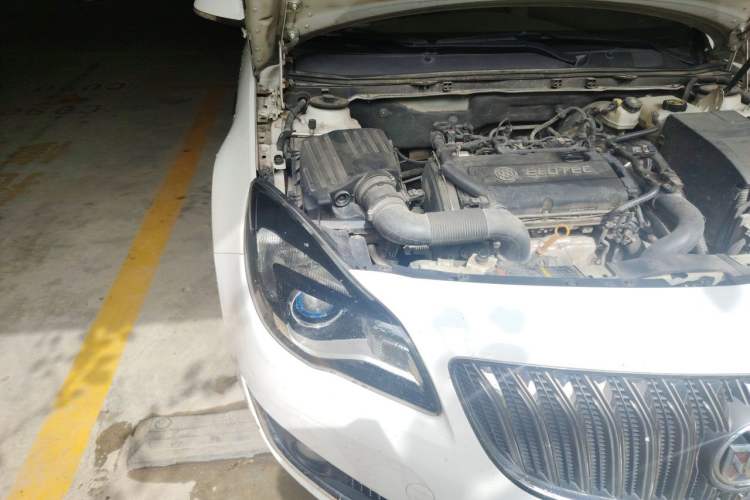 Used Buick Regal 2015 1.6T Elite Tech Model Engine Bay Right