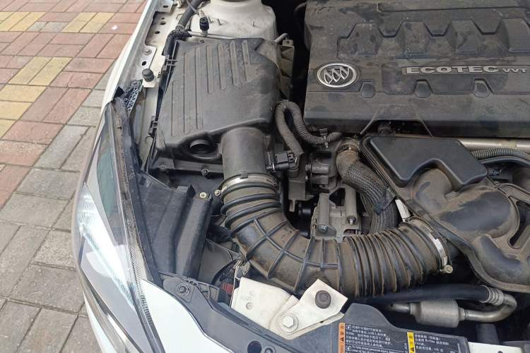 Used Buick Regal 2015 2.0L Elite Fashion Edition Engine Bay Right
