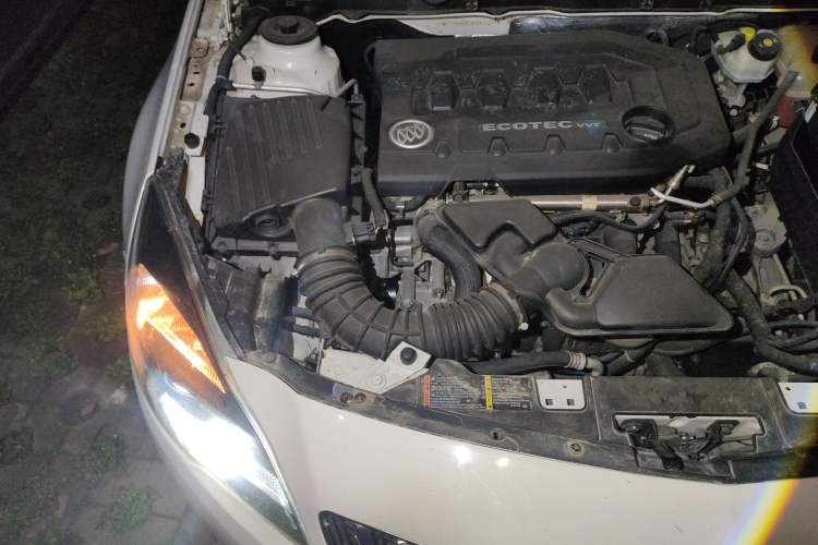 Used Buick Regal 2015 2.0L Elite Fashion Edition Engine Bay Right