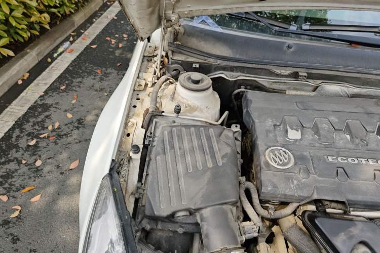 Used Buick Regal 2015 2.0L Elite Fashion Edition Engine Bay Right